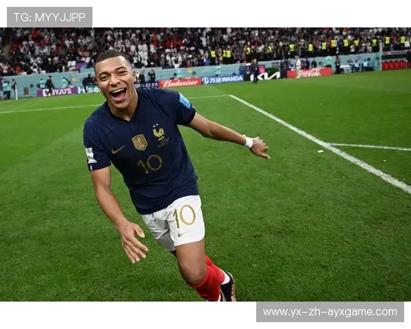 世界杯姆巴佩中场断球推进后一脚推射命中