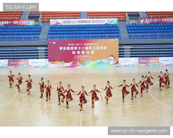 体操队进行整套动作演练，节奏把控良好