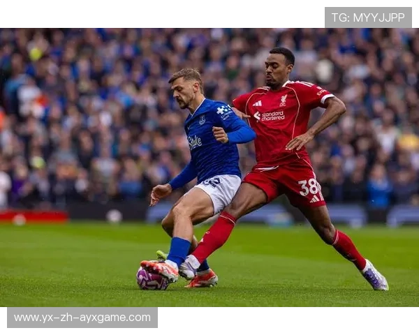 切尔西门前混战连续补射极具威胁