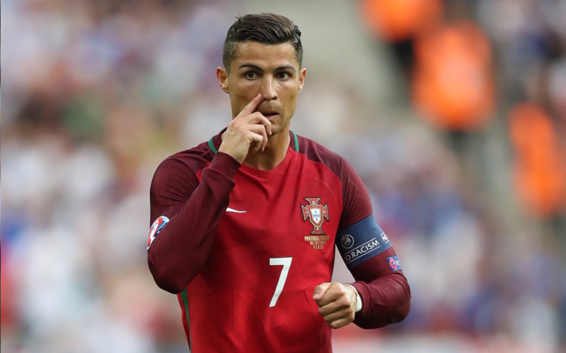 世界杯:裁判长首次开直播与球迷互动 逐条解释争议判罚