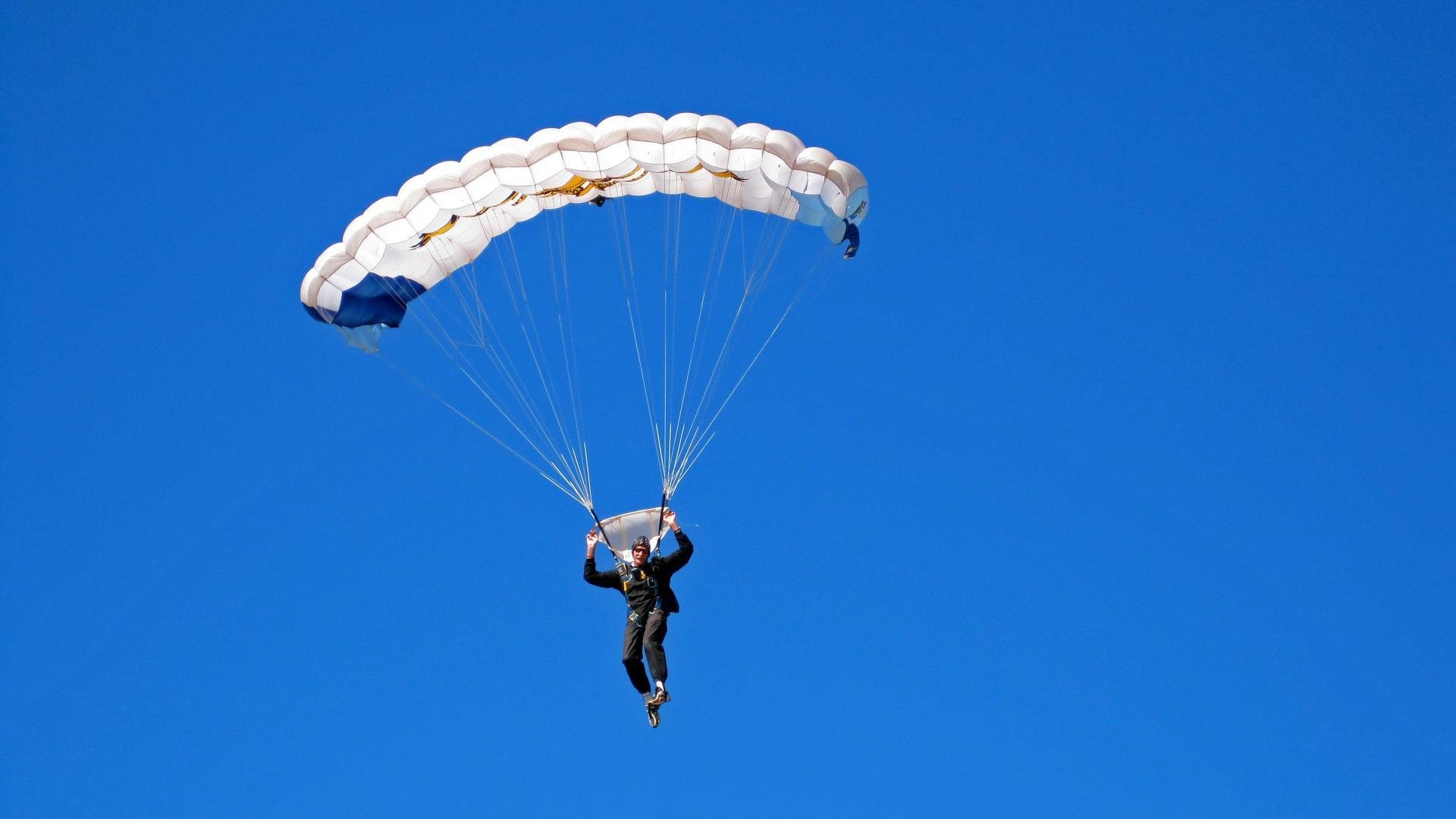 军运会田径男子5000米 军队选手跑进13分20秒刷新赛会纪录